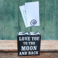 Preview: Notizzettelhalter / Fotohalter aus Holz "Love you to the moon and back"