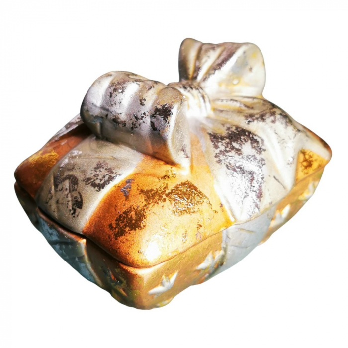Keramikdose in GESCHENKFORM Goldfarben mit Silberschleife