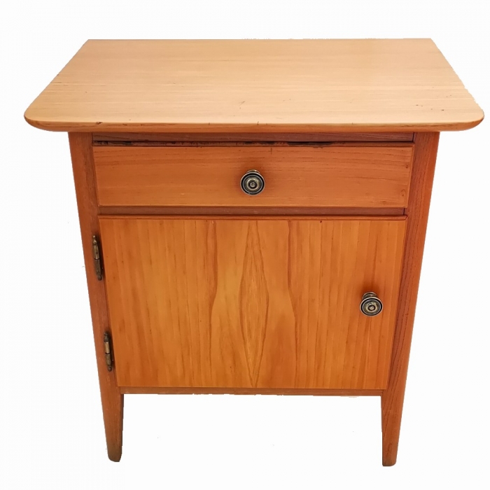 Preview: 60er Jahre LANDHAUS NACHTTISCH Holz Kernbuche mit rechts öffnender Türe