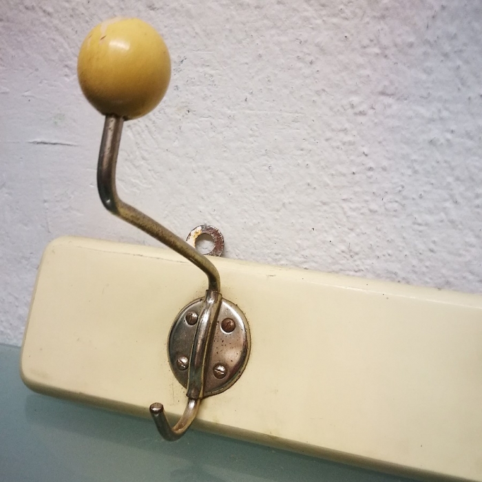 Preview: GARDEROBENLEISTE Antik 50er 60er Jahre 4er Haken Wandgarderobe m. ORIGINAL PREISSCHILD