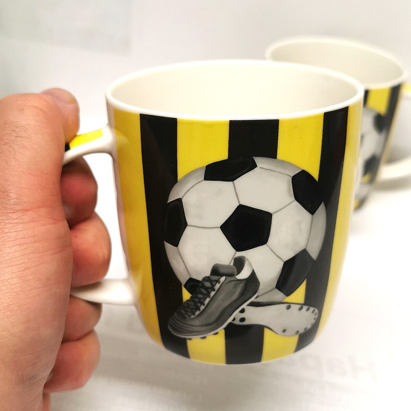 EUROVILAG TRENDSHOP - Kaffeetasse Tasse FUSSBALL MOTIV schwarz gelb farbig