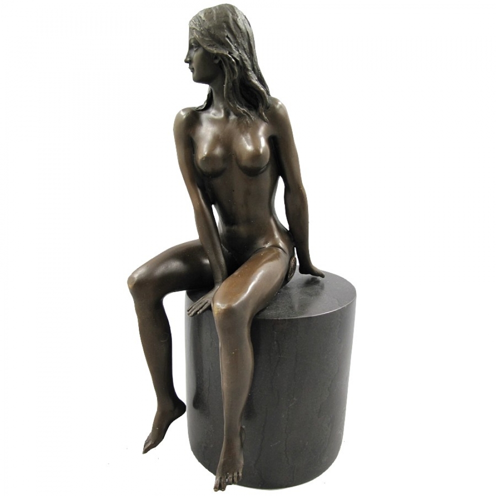 FRAU AUF STEINSOCKEL Bronze Skulptur Erotik Kunst im Antik Style 27 cm