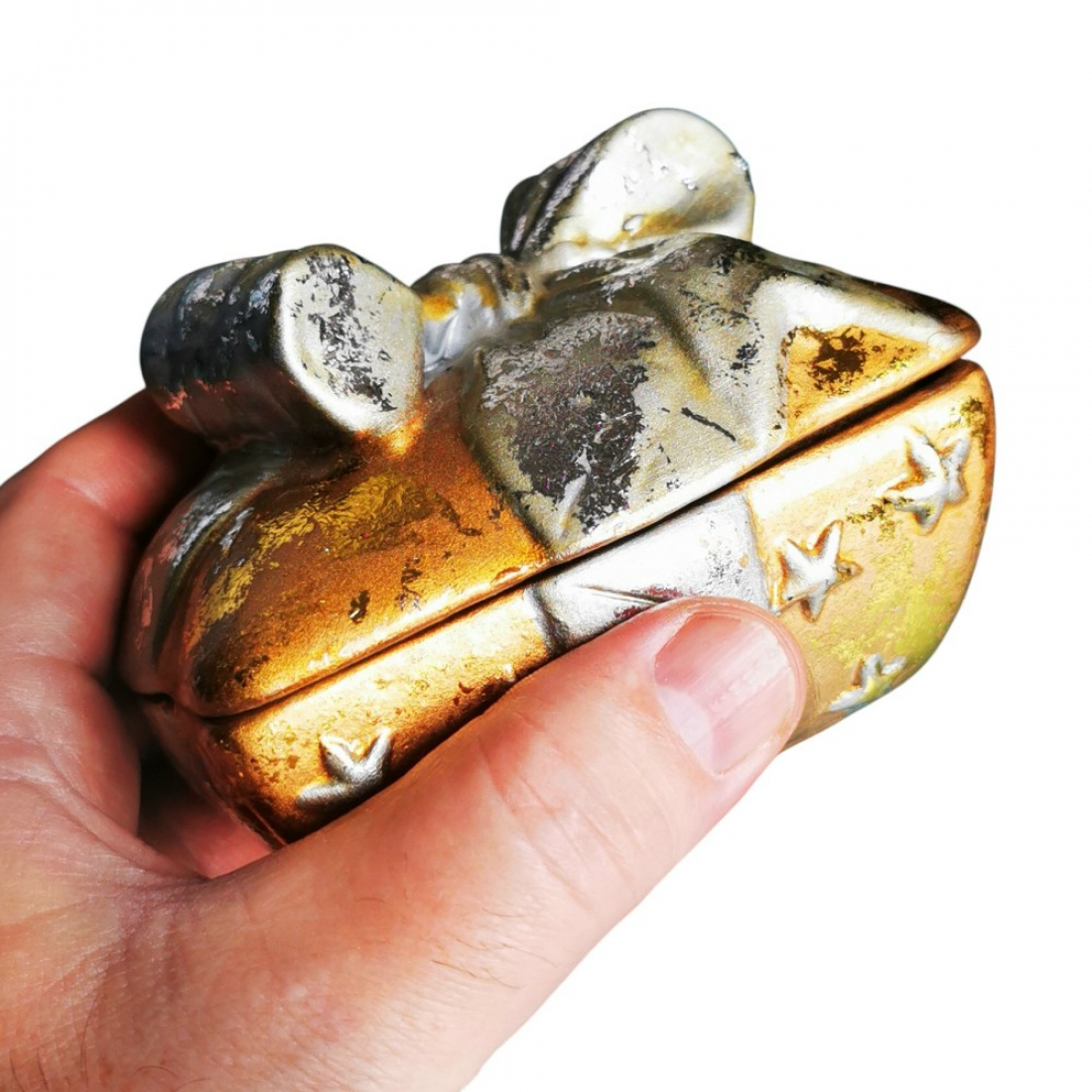Keramikdose in GESCHENKFORM Goldfarben mit Silberschleife
